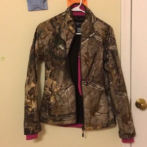 Real tree camo and pink jacket sz small